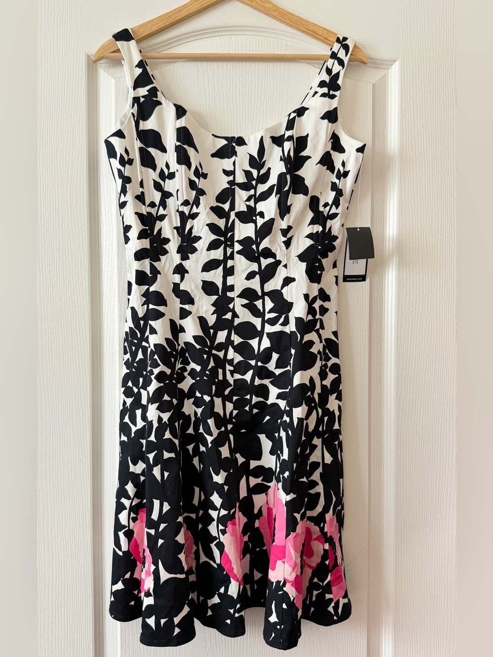 Nine West Floral Fit & Flare Dress Size 6 Black White Pink Flower Sleeveless NWT - Picture 4 of 9